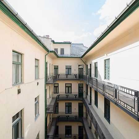 Vaci Street Premier Apartment Будапеща Екстериор снимка